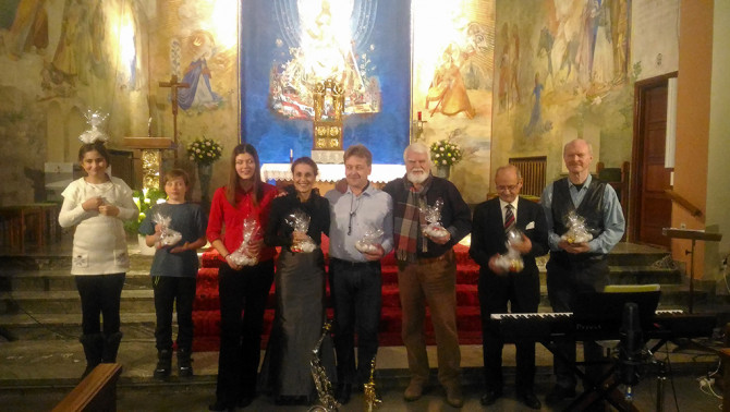 A fellépők (balról jobbra): Csikós Csenge, Fredrik Fransson, Júlia Jansson, Orsolya Ferencz, Peter Norbert T, Benkt Stonner, Jan Stjerna és Lennart Elvmyr A fellépők (balról jobbra): Csikós Csenge, Fredrik Fransson, Júlia Jansson, Orsolya Ferencz, Peter Norbert T, Benkt Stonner, Jan Stjerna és Lennart Elvmyr