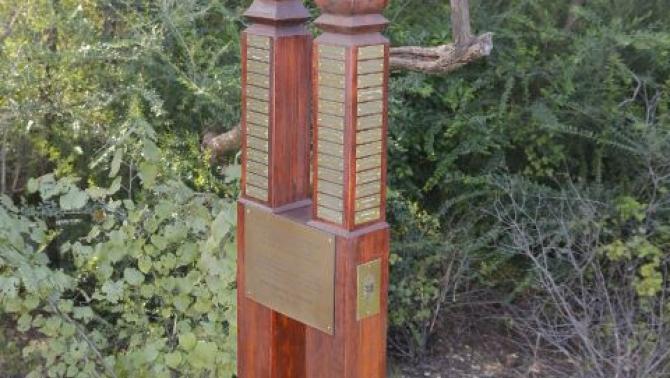 A dallasi 56-os  kopjafa emlékmű